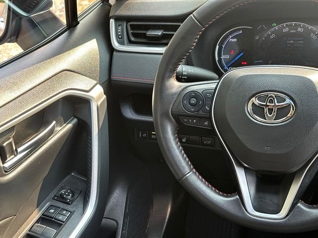 Used 2023 Ice Toyota SE image 28