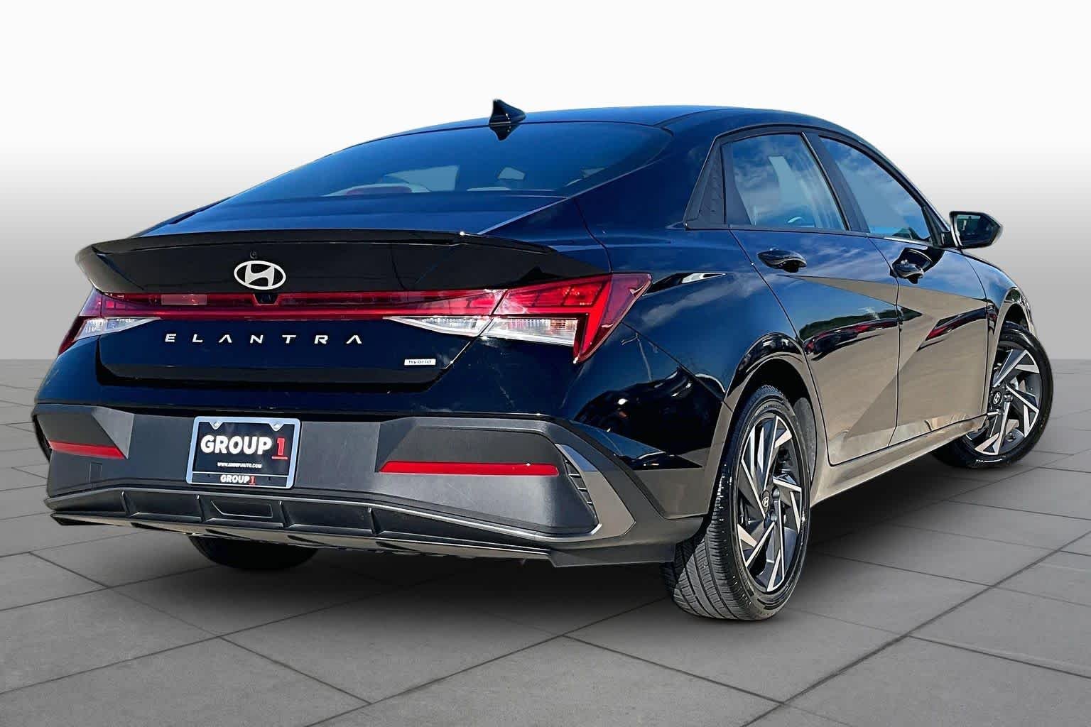 Used 2025 Abyss Black Hyundai SEL Sport image 12