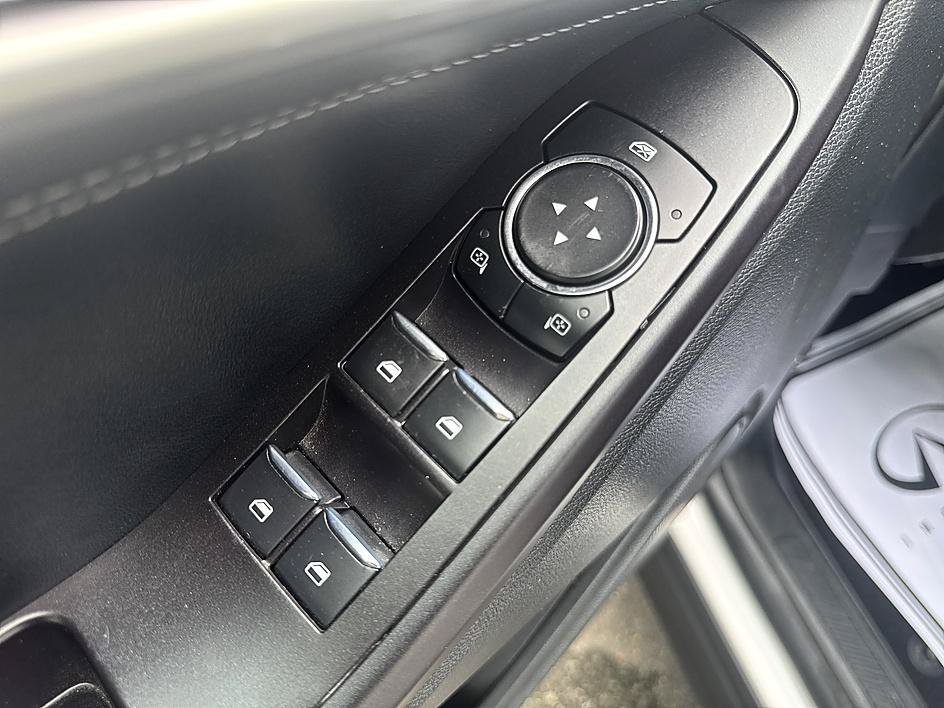Used 2020 White Metallic Ford XLT image 10
