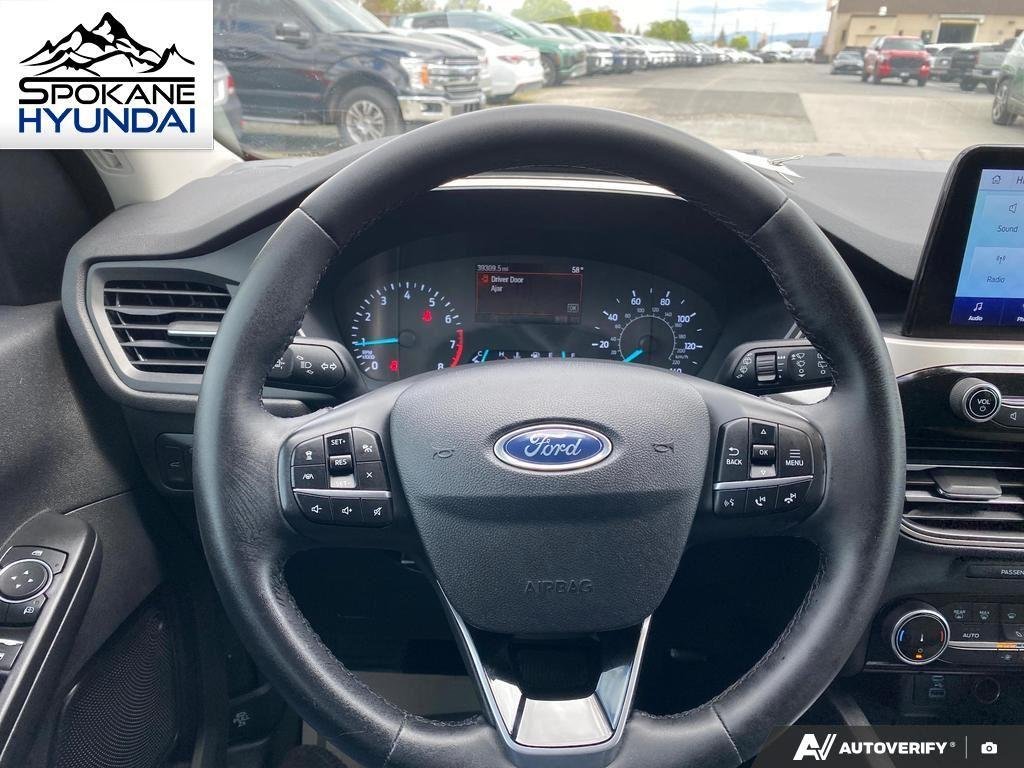 Used 2022 Rapid Red Metallic Tinted Clearcoat Ford SE image 17