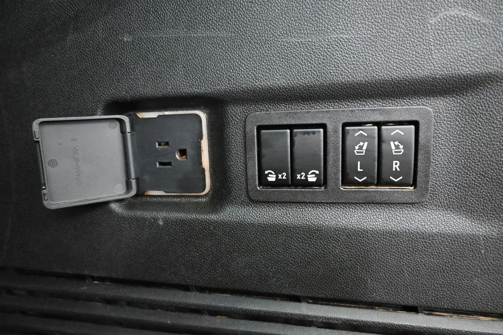Used 2023 White Chevrolet Premier image 28