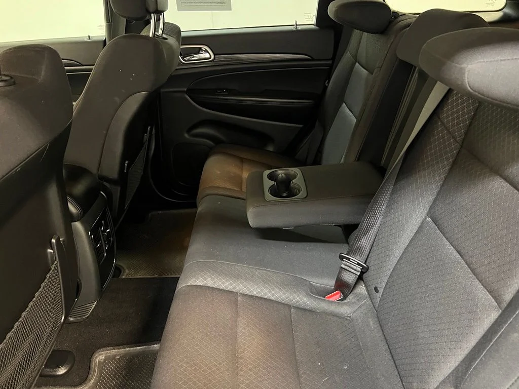 Used 2019 Red Jeep Laredo E image 29