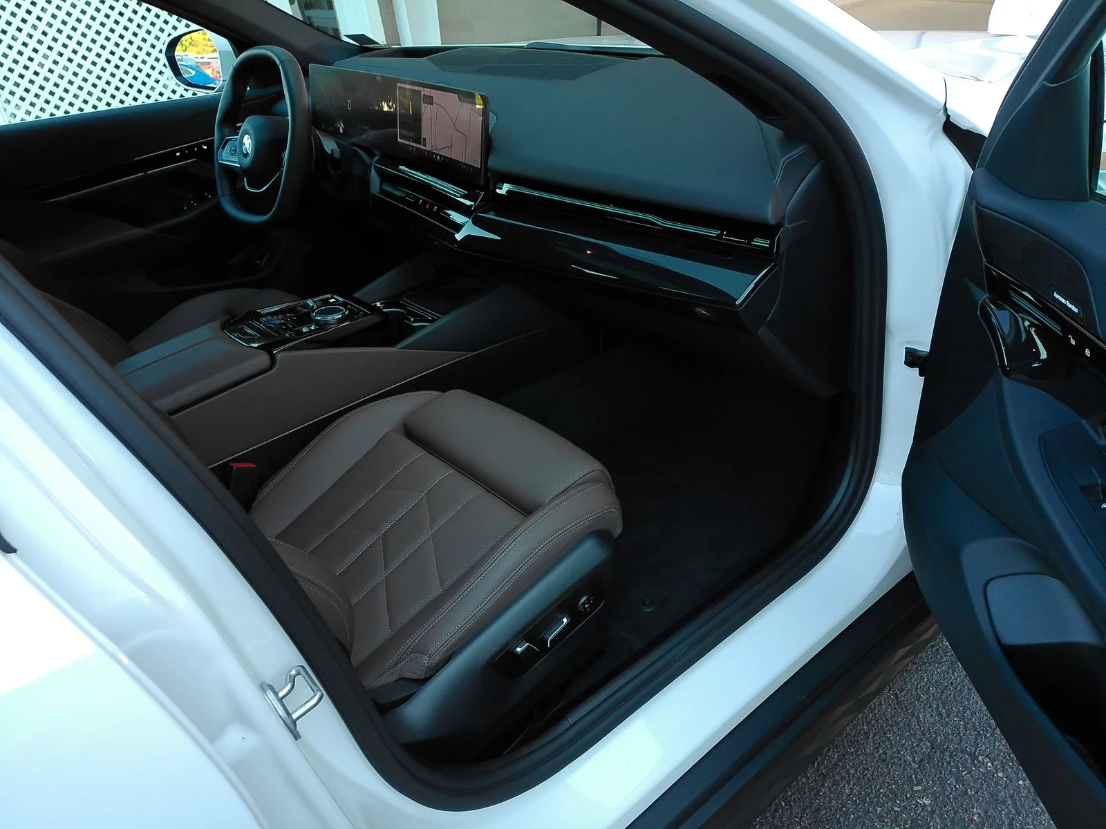 Used 2024 White BMW 530i xDrive image 40