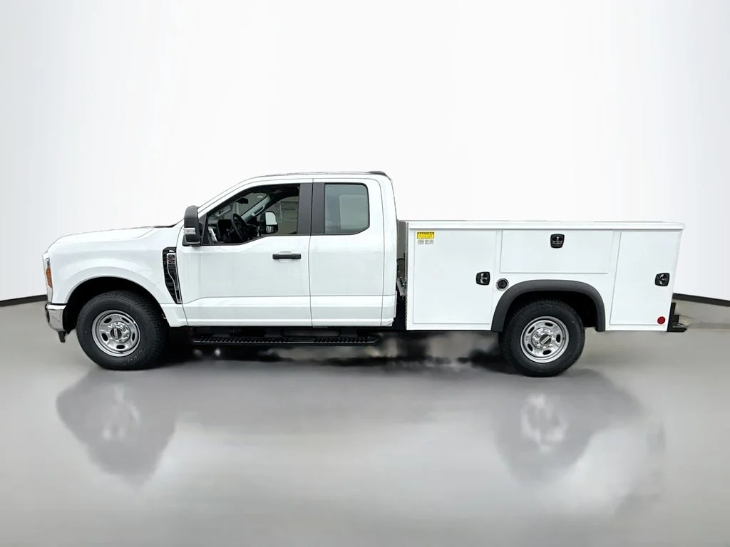 New 2026 Oxford White Ford XL image 4