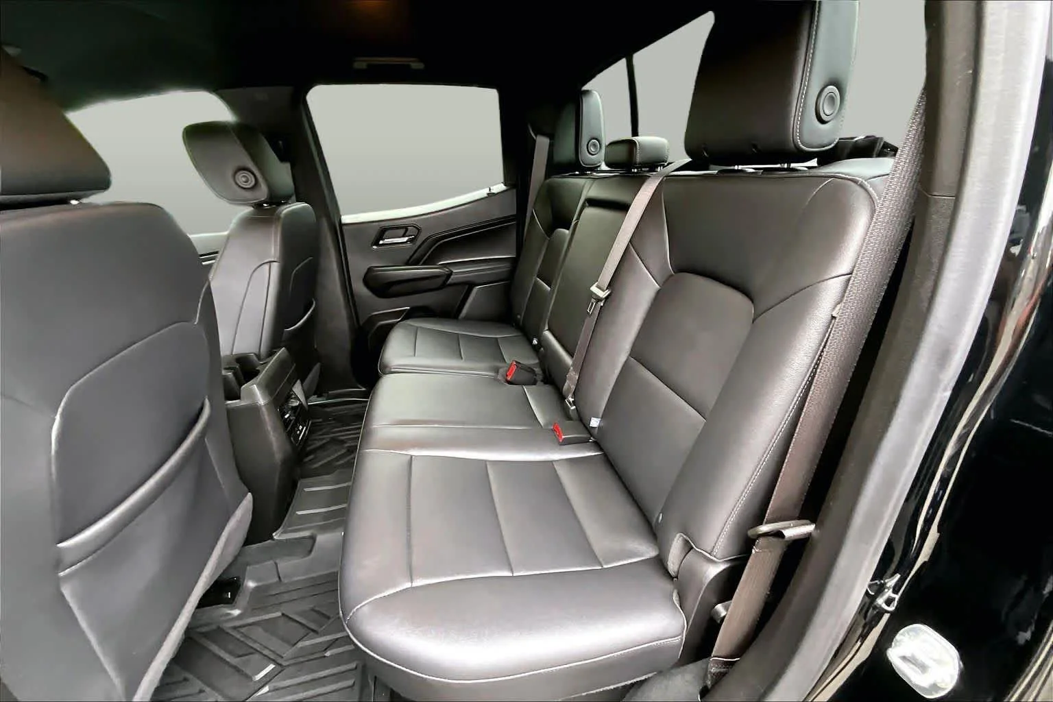 Used 2024 Onyx Black GMC 4WD Elevation image 19