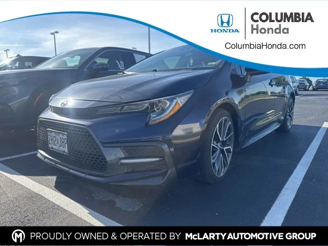 Used 2020  Toyota SE image 1