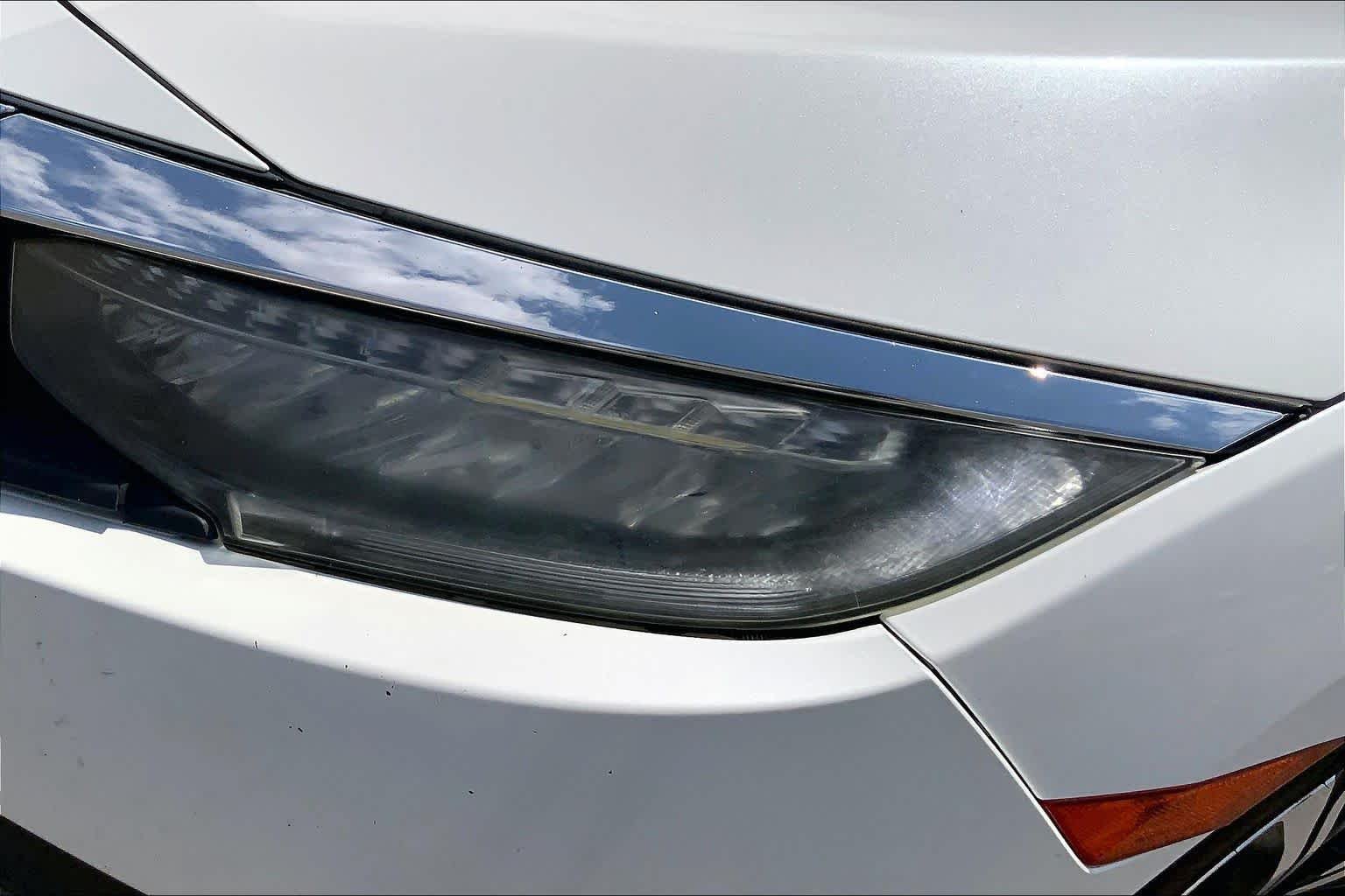 Used 2017 Lunar Silver Metallic Honda Touring image 24