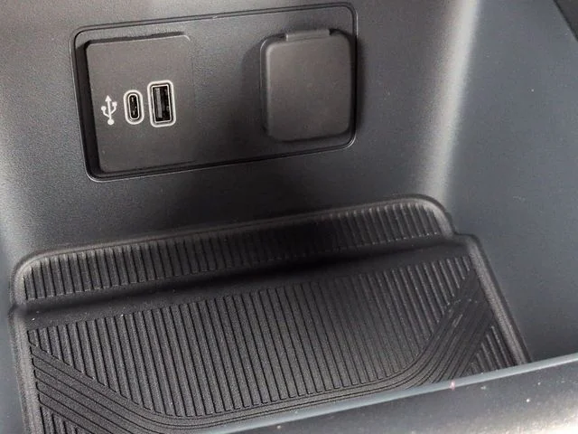 New 2026 Oxford White Ford Lariat® image 25
