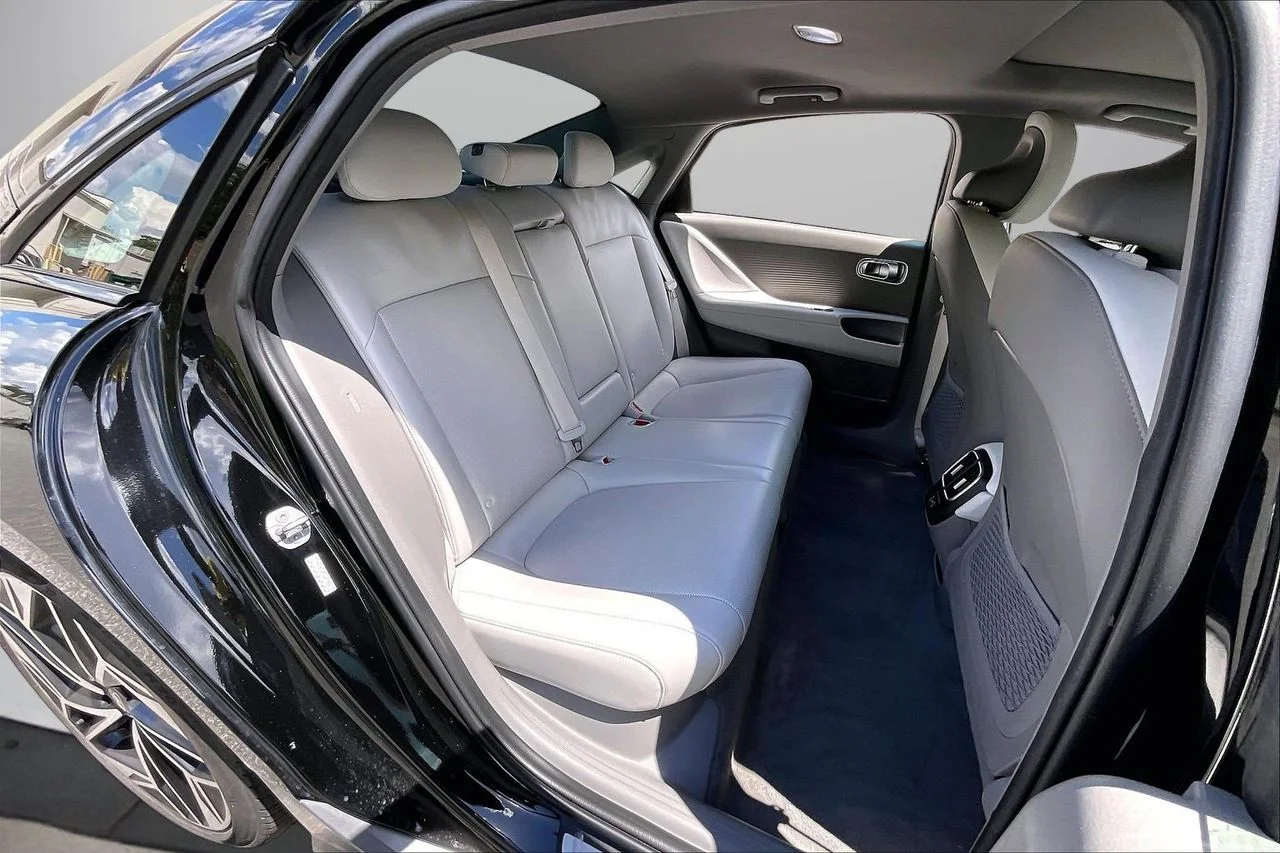 Used 2024 Black Hyundai Limited image 25
