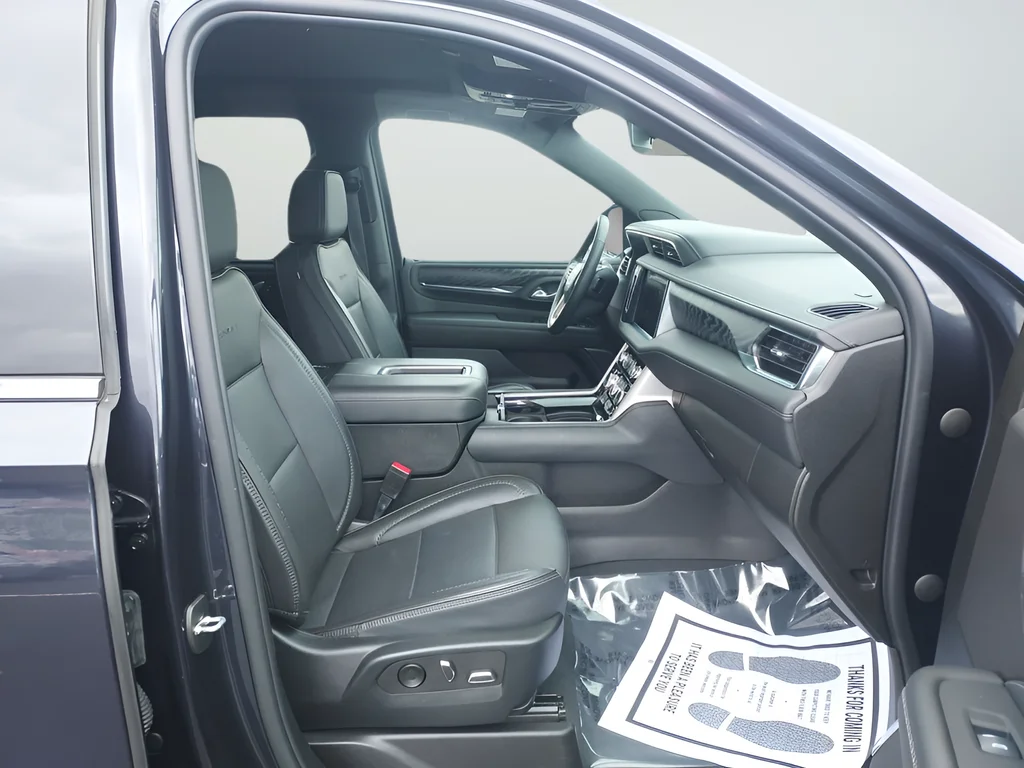 Used 2023 Silver GMC Denali image 21