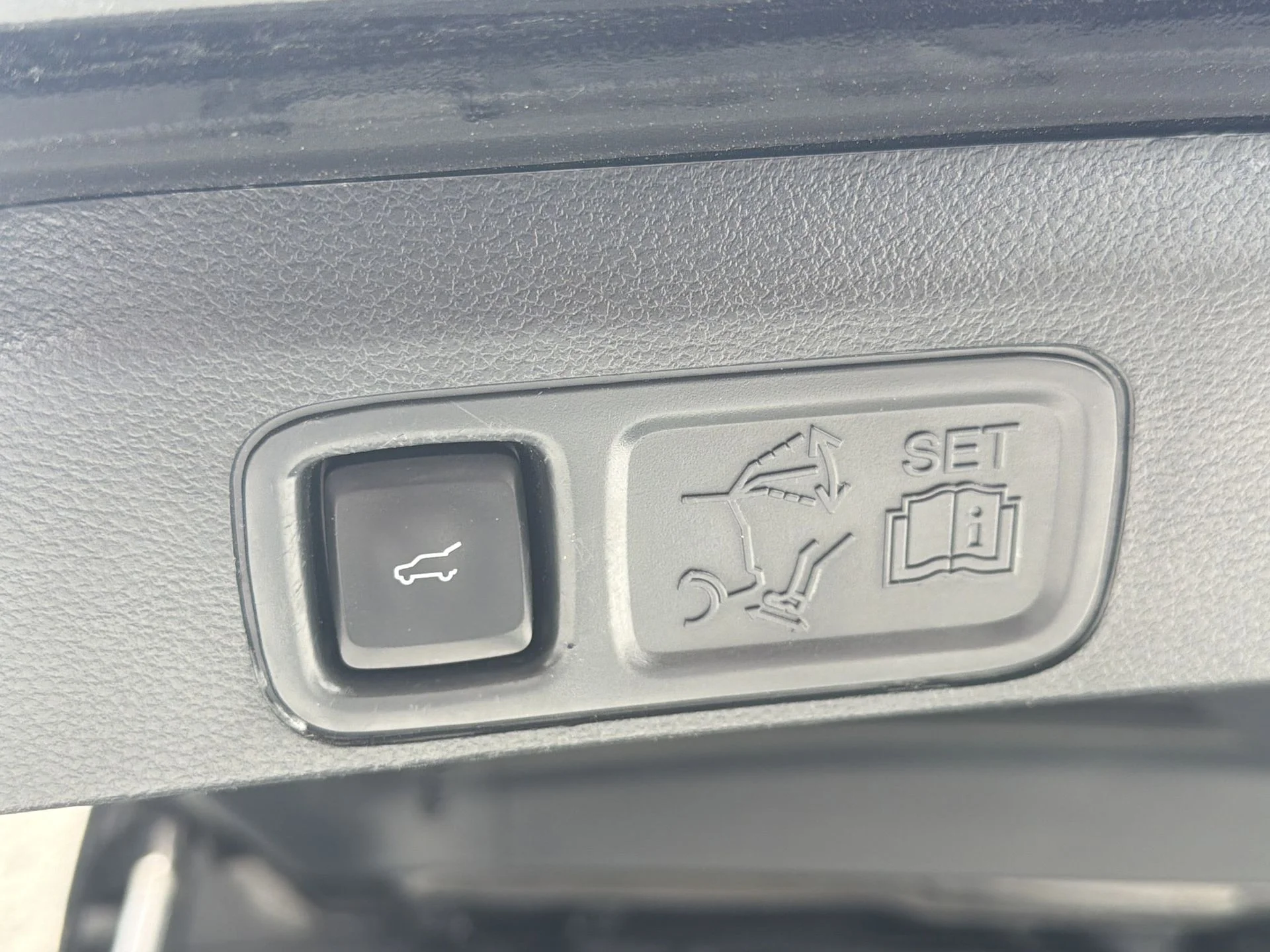 Used 2022 Black Metallic Ford Platinum image 8