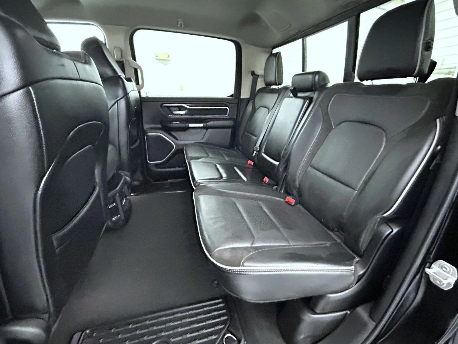 Used 2022 Black Ram Laramie image 19