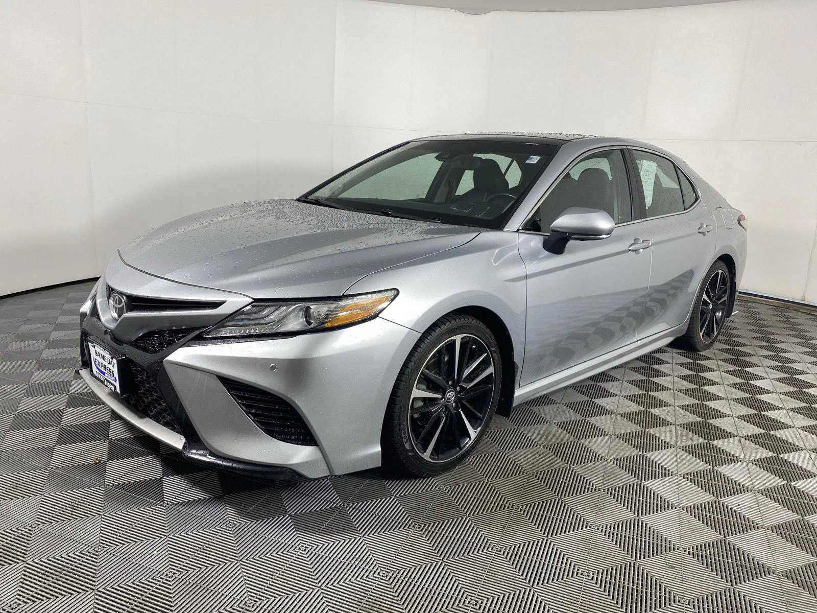 Used 2018 Celestial Silver Metallic Toyota XSE V6 image 9
