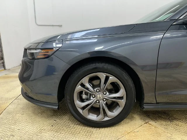 Used 2024  Honda EX image 27
