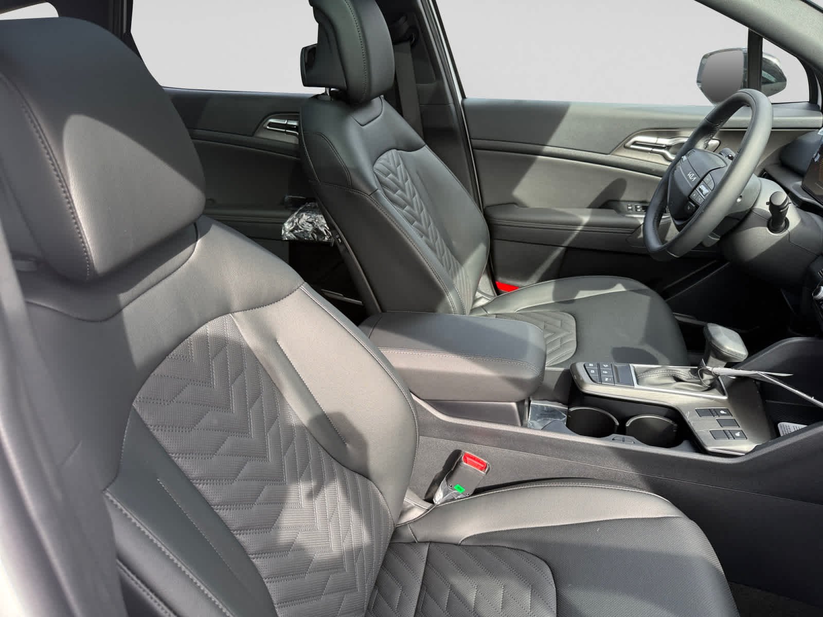 New 2027 Glacial White Pearl / Black Ro Kia X-Line image 20