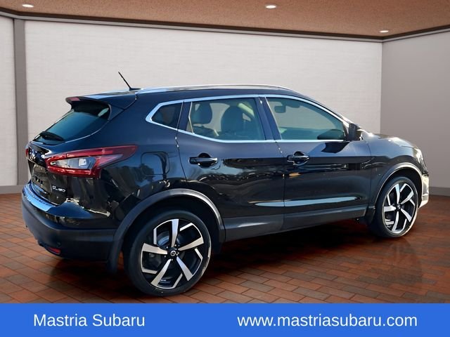 Used 2022 Magnetic Black Pearl Nissan SL image 3