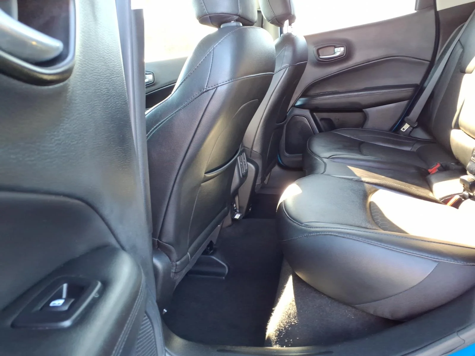 Used 2021 Blue Jeep Altitude image 5
