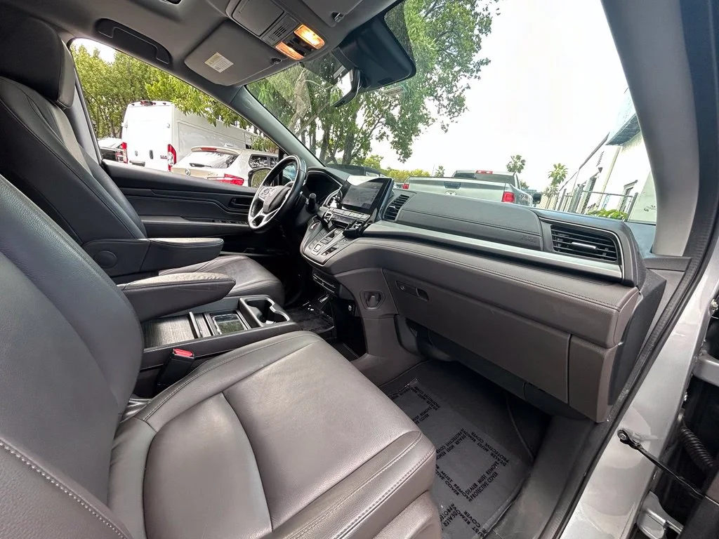 Used 2018 Silver Honda EX-L image 28