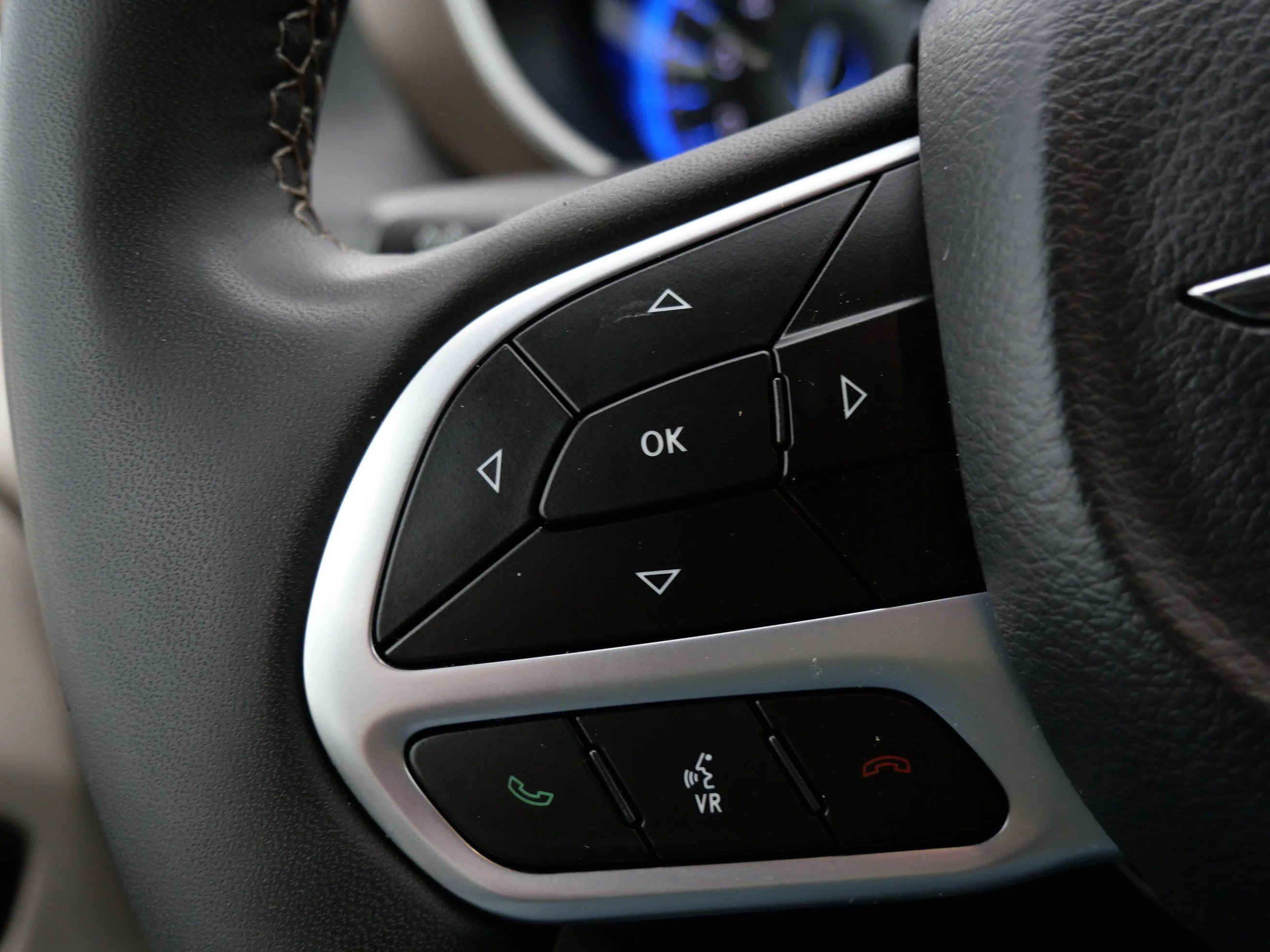 Used 2024 Brilliant Black Crystal Pearlcoat Chrysler LX image 24