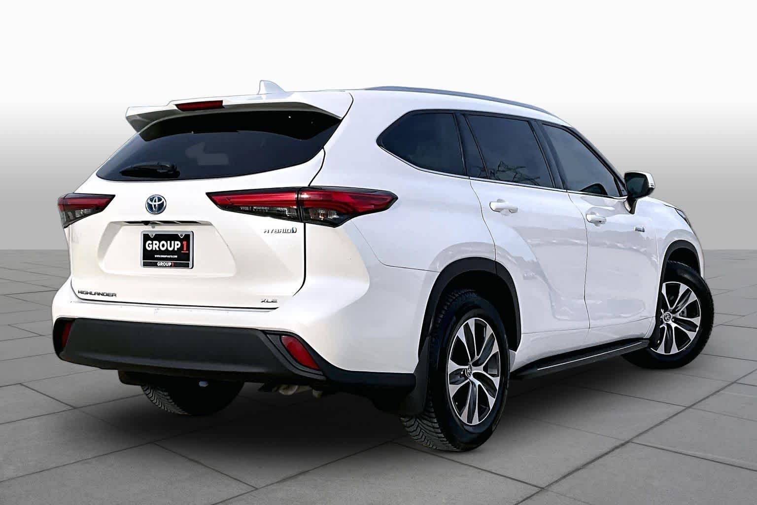 Used 2020 Blizzard Pearl Toyota Hybrid XLE image 13