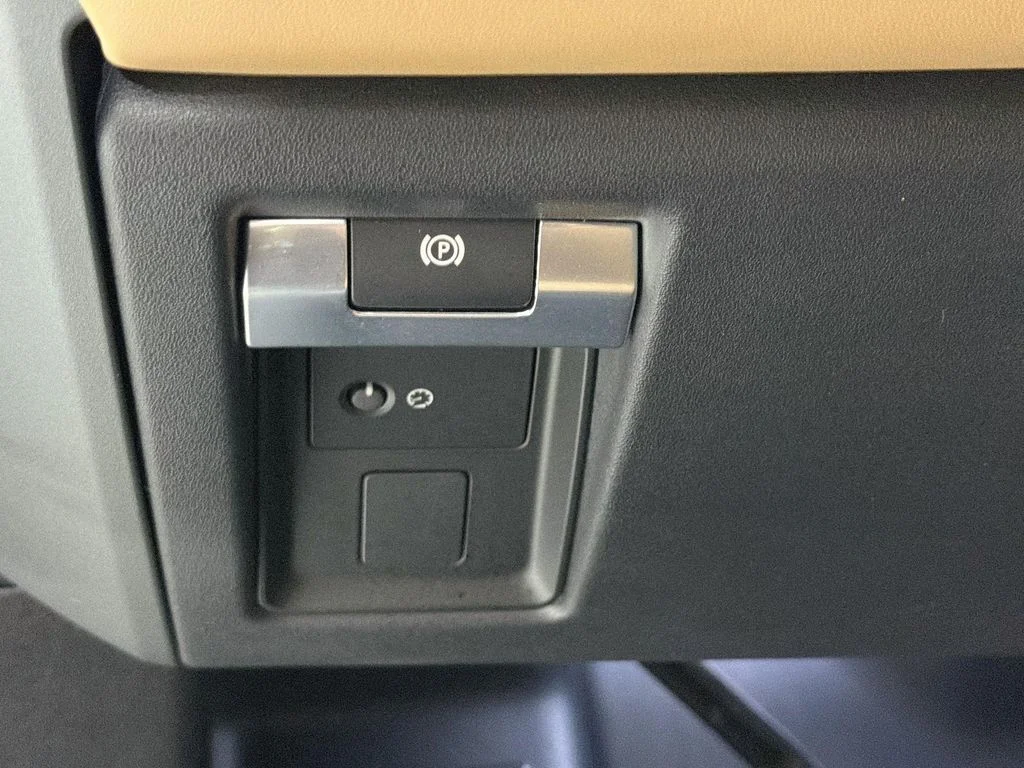 Certified Used 2025 Gray Land Rover X-Dynamic SE image 10
