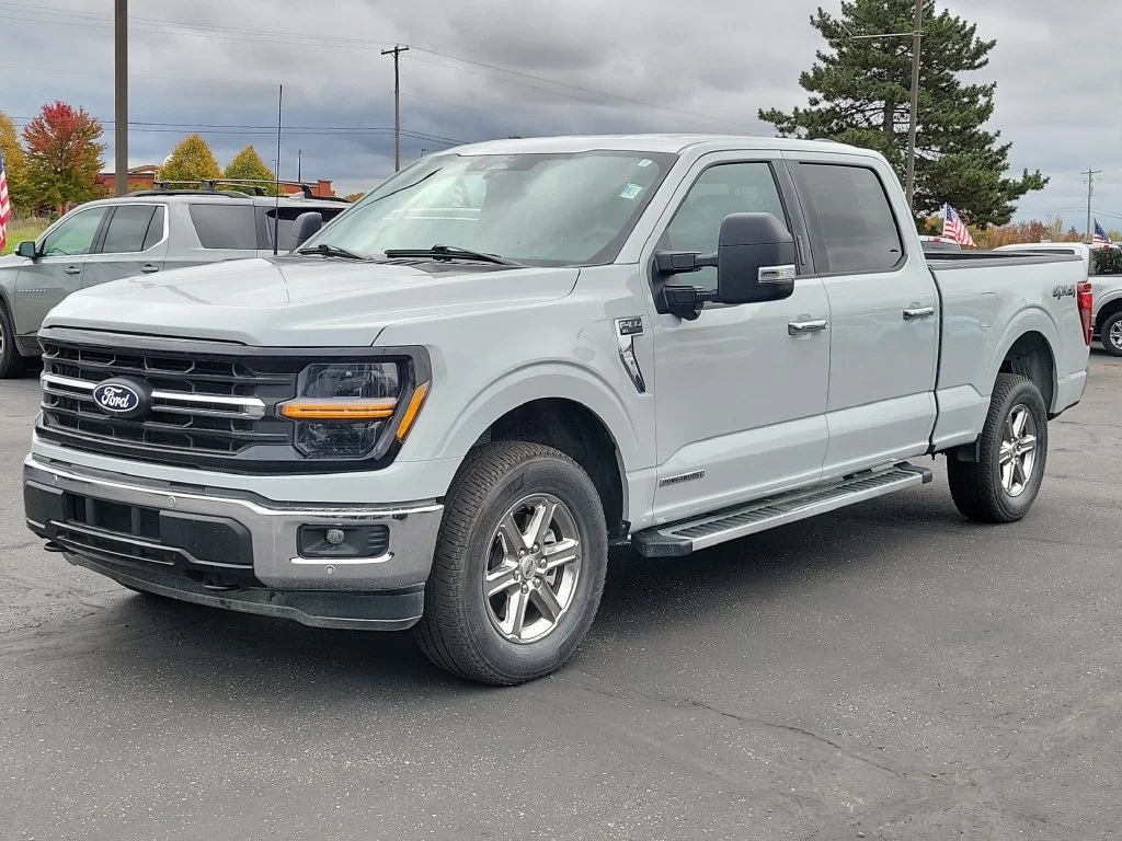 Used 2024 Avalanche Ford XLT image 2