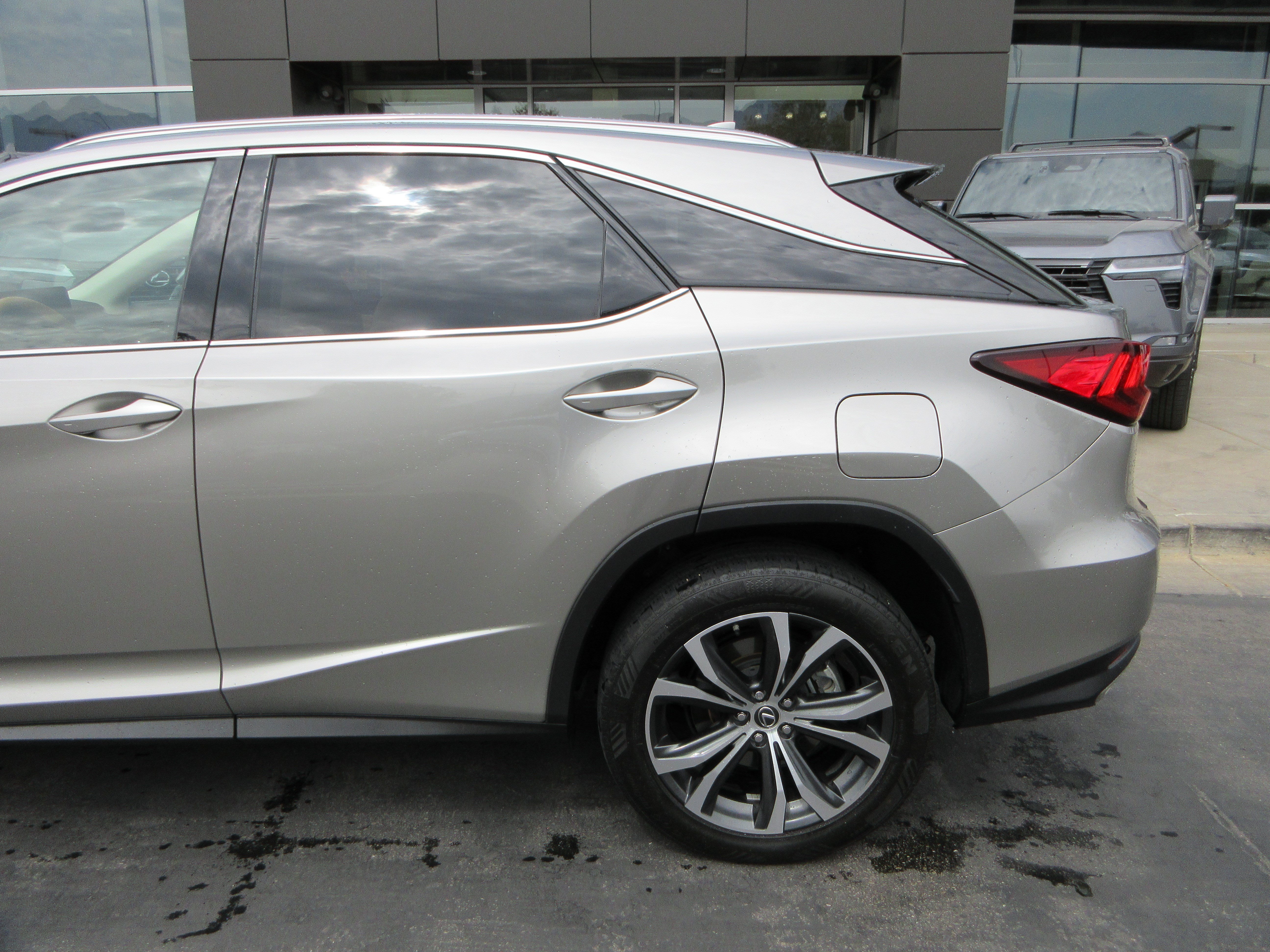 Used 2020 Atomic Silver Lexus 350 image 4