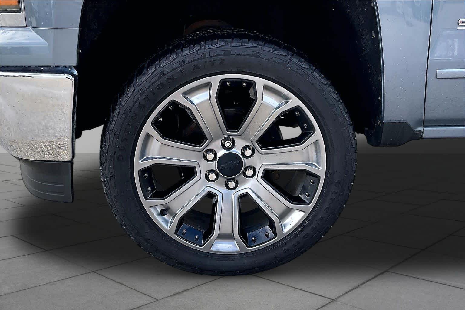 Used 2015 Slate Grey Metallic Chevrolet LT image 11