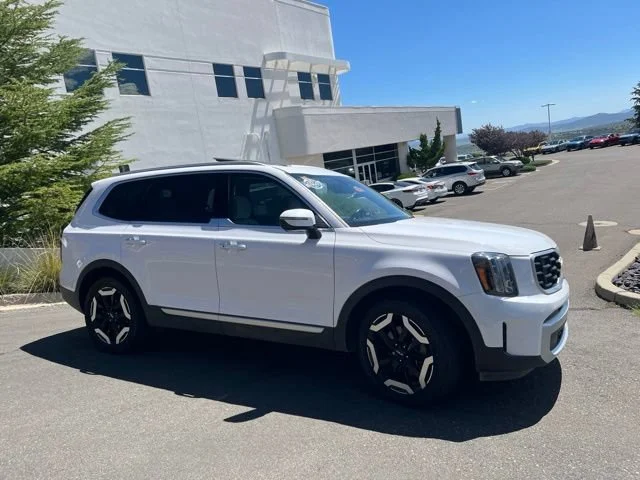 Certified Used 2024 Glacial White Pearl Kia S image 6