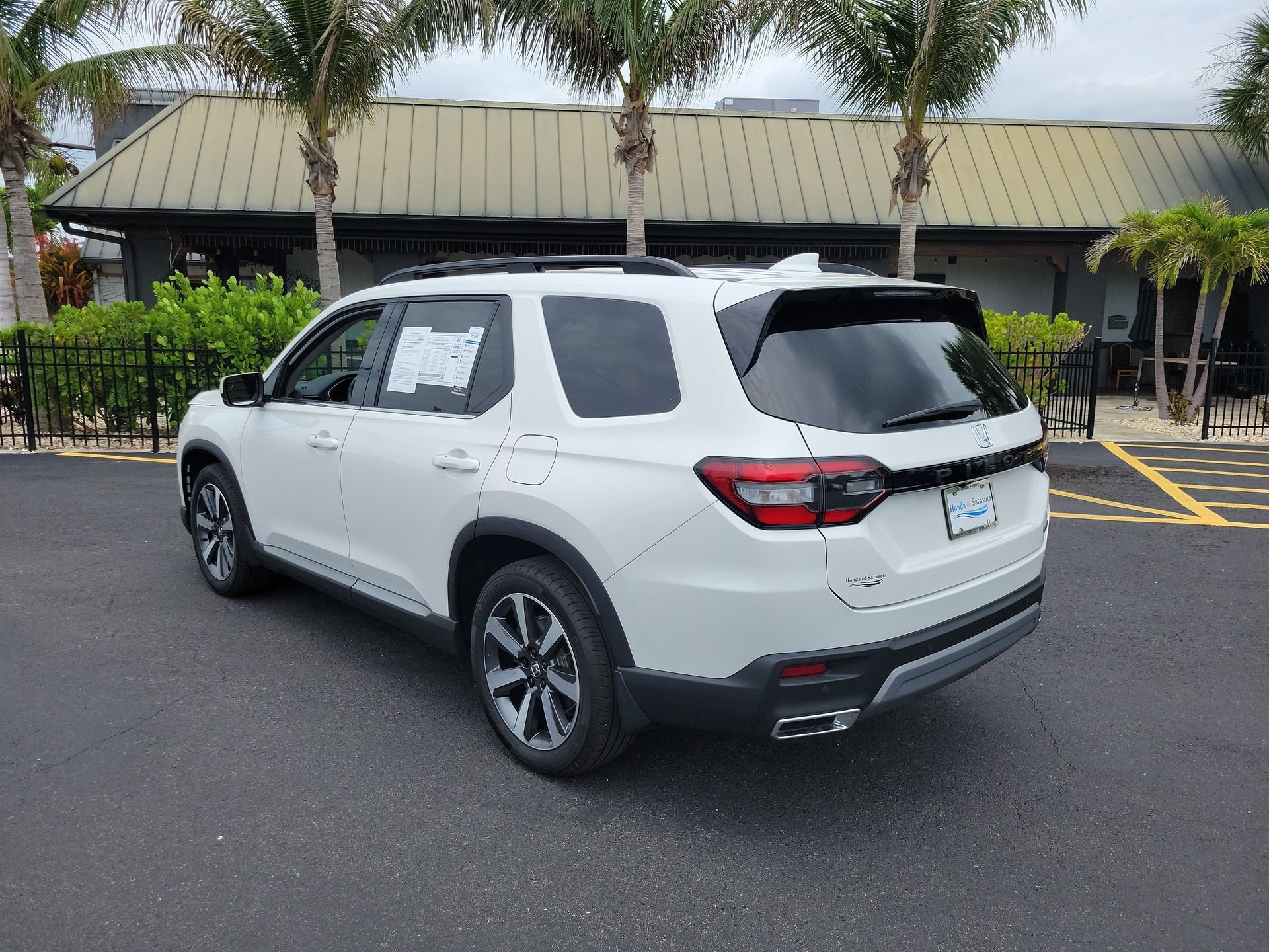 Certified Used 2025 Platinum White Pearl Honda 2WD Touring image 8