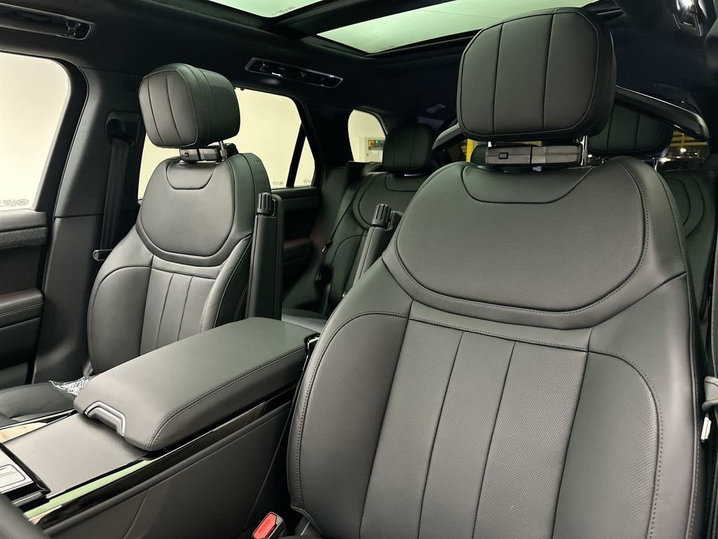 New 2026 Santorini Black Land Rover SE image 10