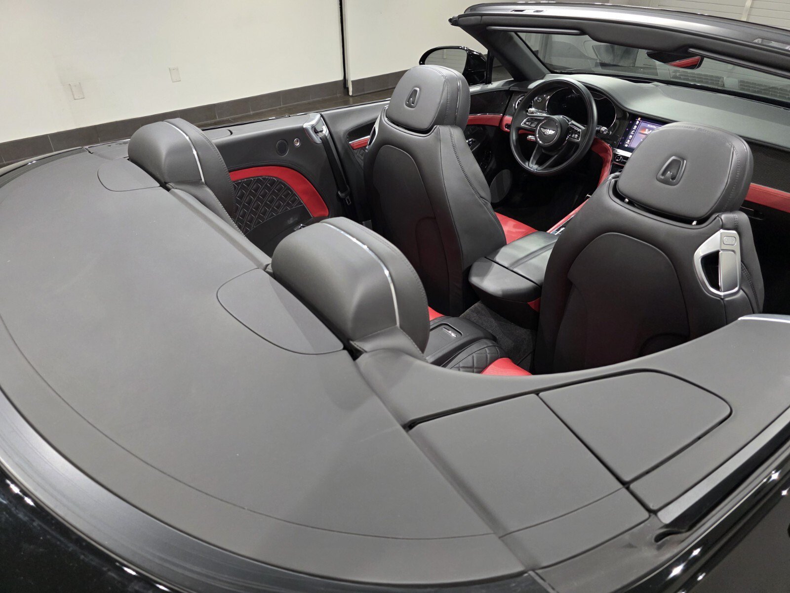 Used 2023 Beluga Bentley GT Azure image 20