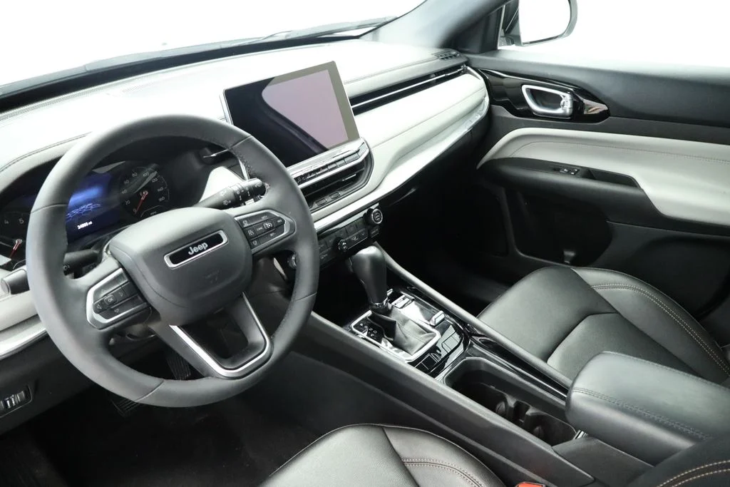 Used 2024 White Jeep Limited image 31