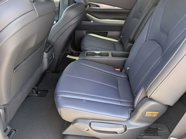 New 2027 2T RAD WHT INFINITI SPORT image 23