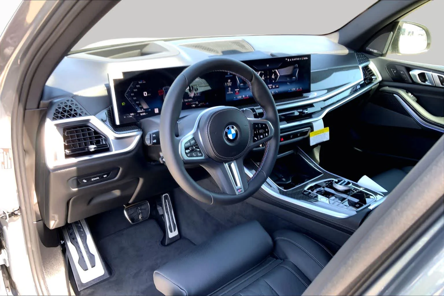 New 2026 Skyscraper Grey Metallic BMW M60i image 8