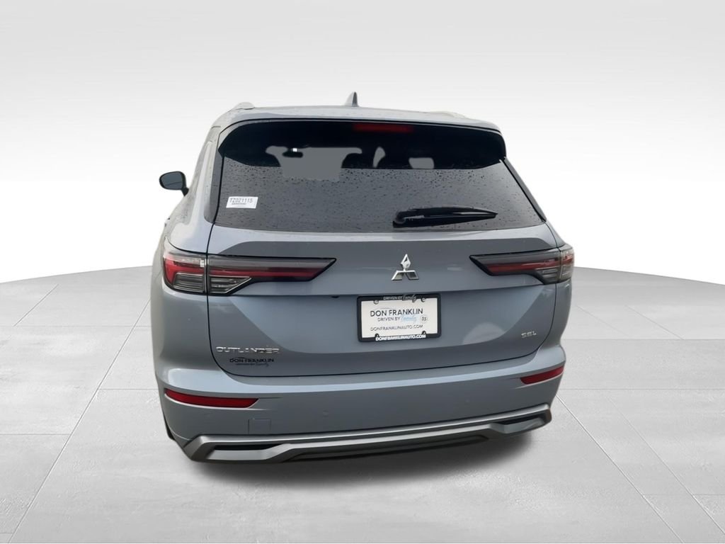 New 2026 Gray Mitsubishi SEL image 7