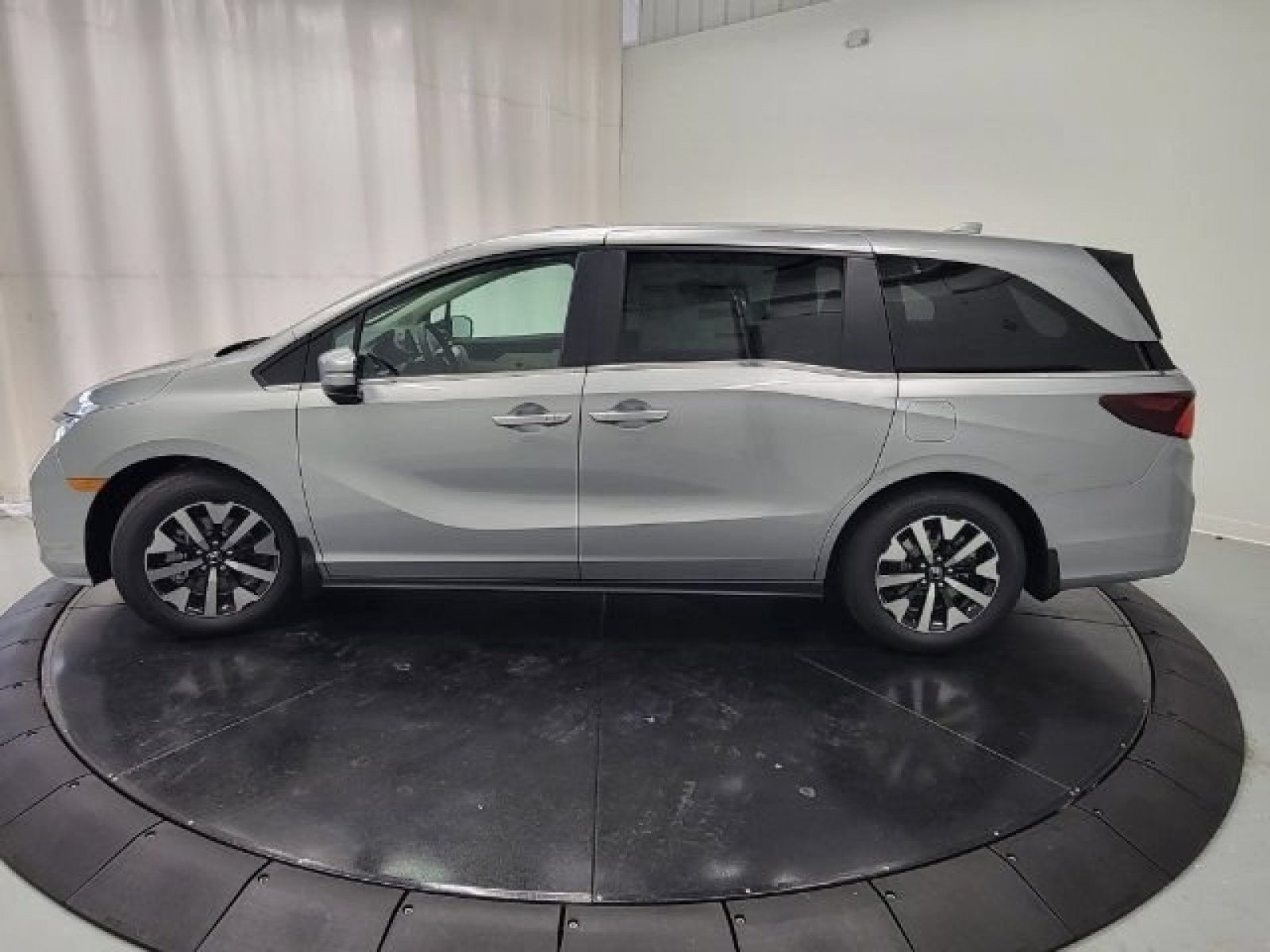 New 2026 Solar Silver Metallic Honda EX-L image 17