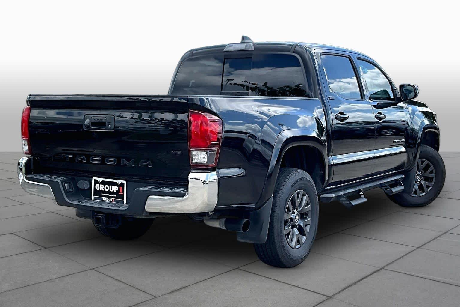 Used 2022 Midnight Black Metallic Toyota SR5 image 12