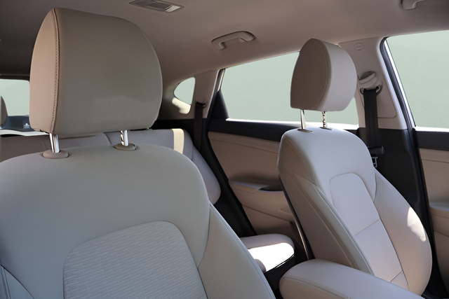 Used 2020 Silver Hyundai SE image 17
