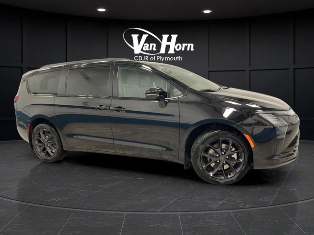 New 2027 Diamond Black Crystal Pearl-Coat Exterior Paint Chrysler Limited image 1
