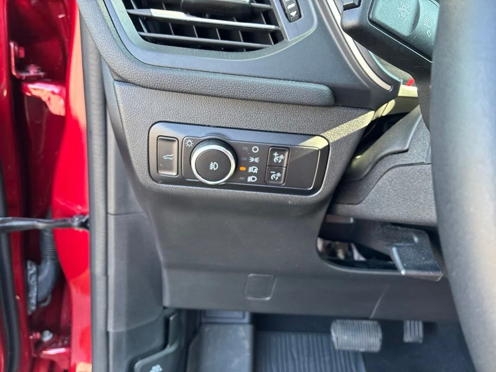 Used 2022 Red Ford SEL image 37