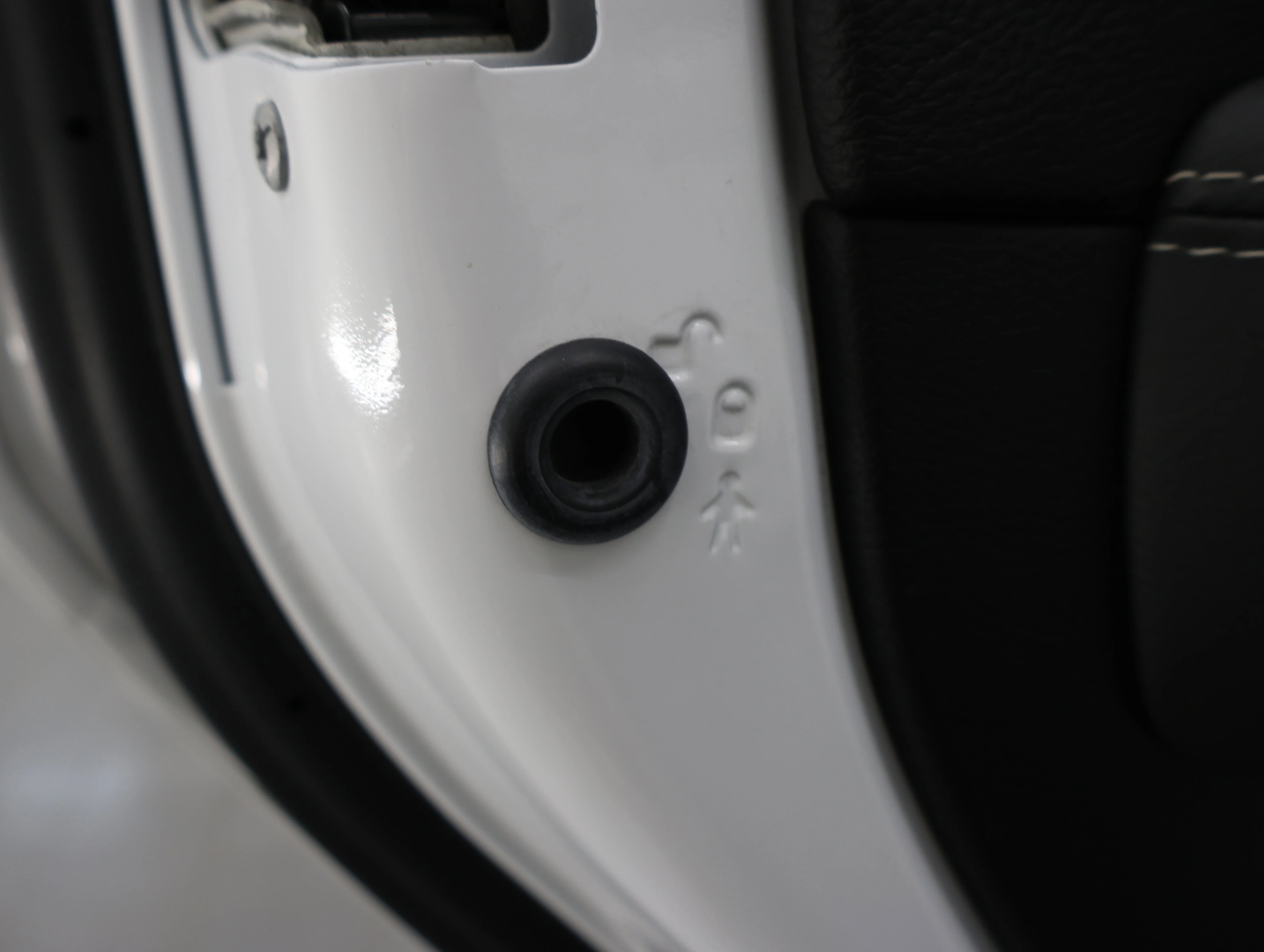 Used 2019 Bright White Clearcoat Jeep Unlimited Sahara image 35