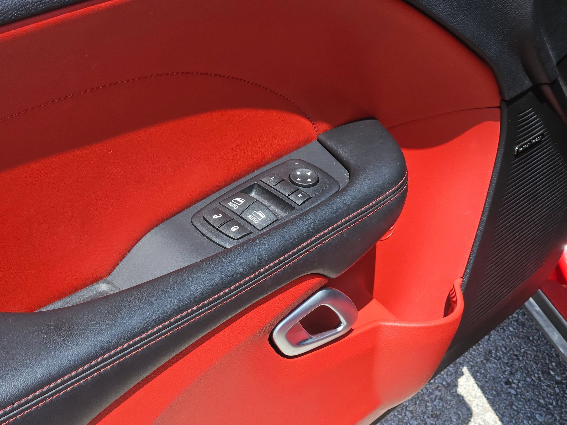 Used 2016 Torred Clearcoat Dodge 392 Hemi Scat Pack Shaker image 12