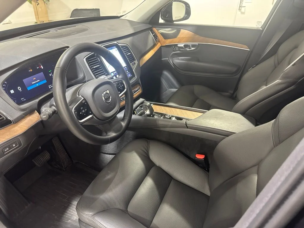 Certified Used 2025 Onyx Black Metallic Volvo T8 Plus image 18