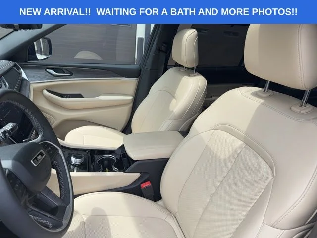 Used 2023 Blue Jeep Limited image 9
