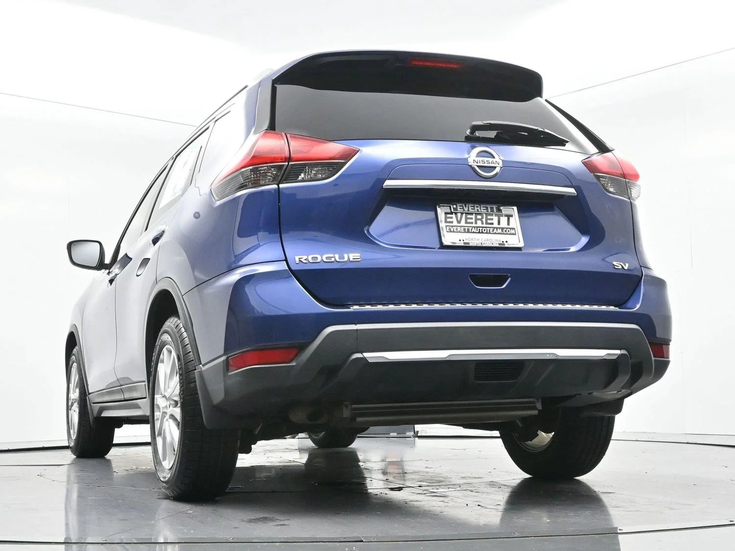 Used 2018 Caspian Blue Nissan SV image 49