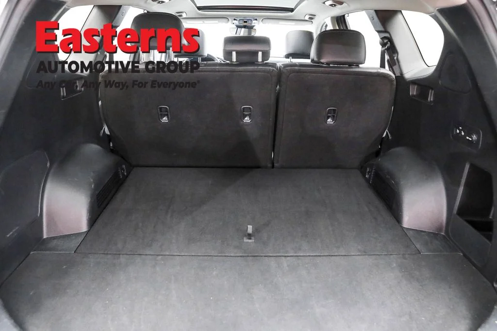 Used 2023 Gray Hyundai SEL image 9