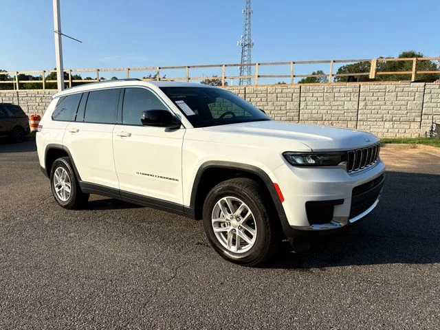 Used 2024 Bright White Clearcoat Jeep Laredo image 8