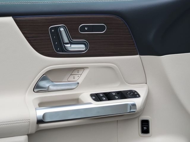 Used 2026 White Mercedes-Benz GLB 250 image 17