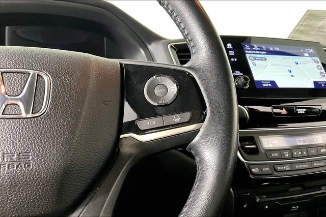 Used 2020  Honda Touring image 11